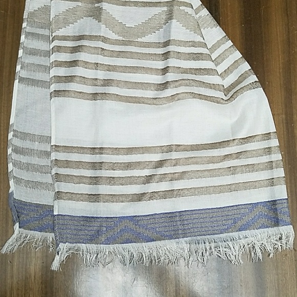 *NWT Classy cream, tan, blue tribal print scarf - Picture 3 of 5